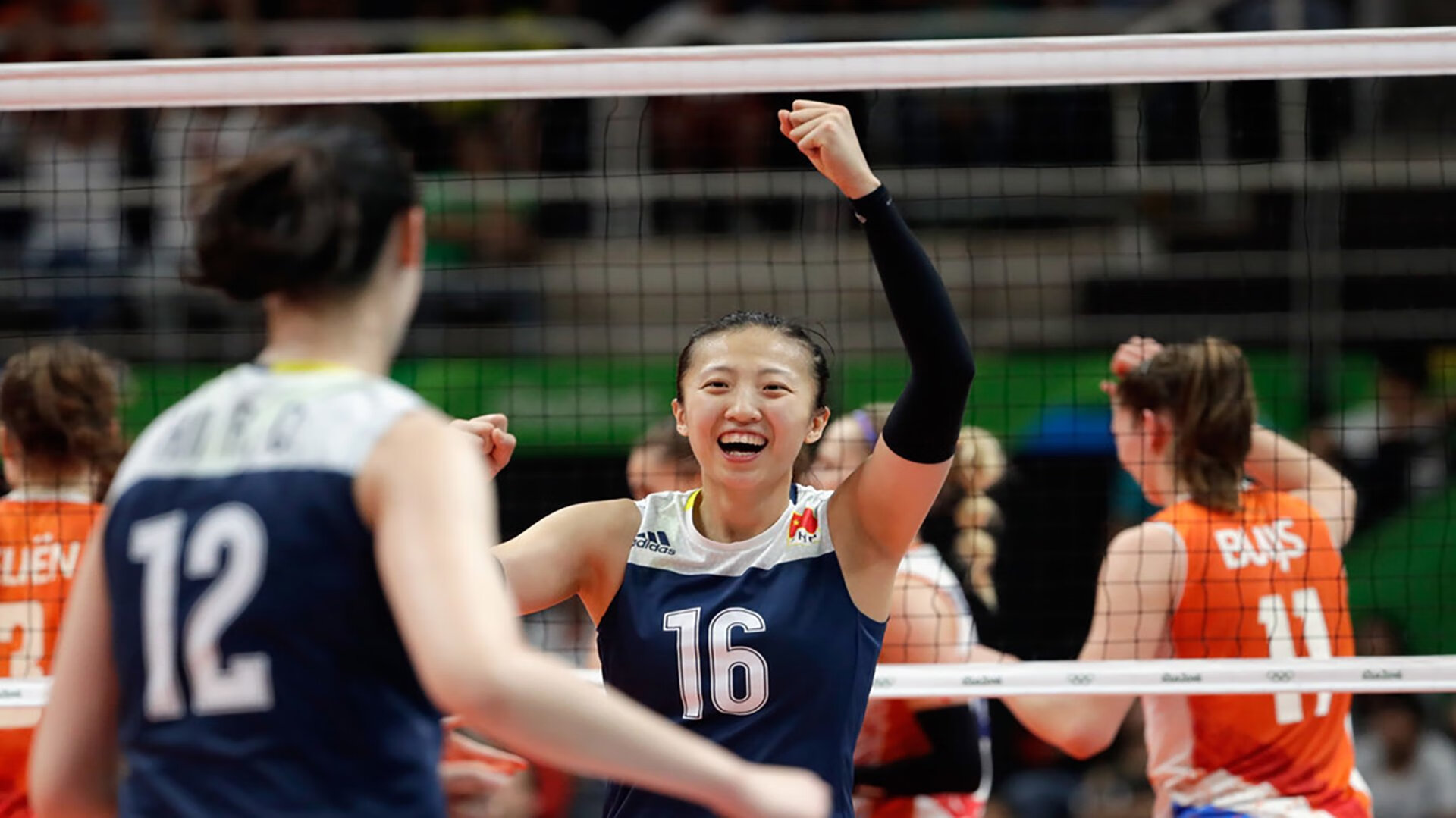 开云体育-神兵天降!拜仁门将一夫当关,莱比锡单刀梦碎安联,神兵天降!拜仁门将一夫当关,莱比锡单刀梦碎安联